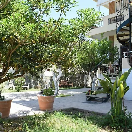 Modern With Garden Apartman
